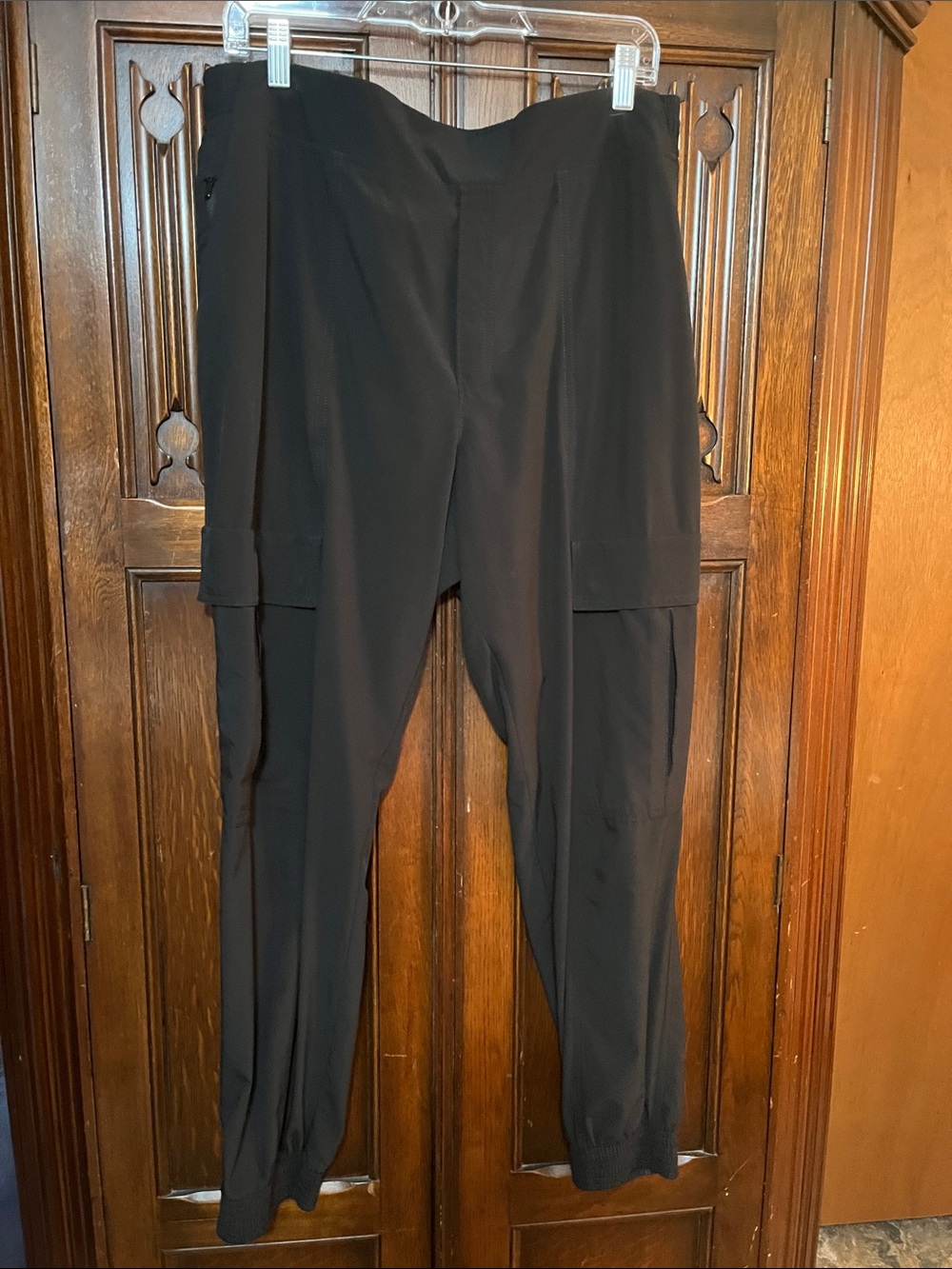 Black six pocket ladies, Athleta joggers in great condition